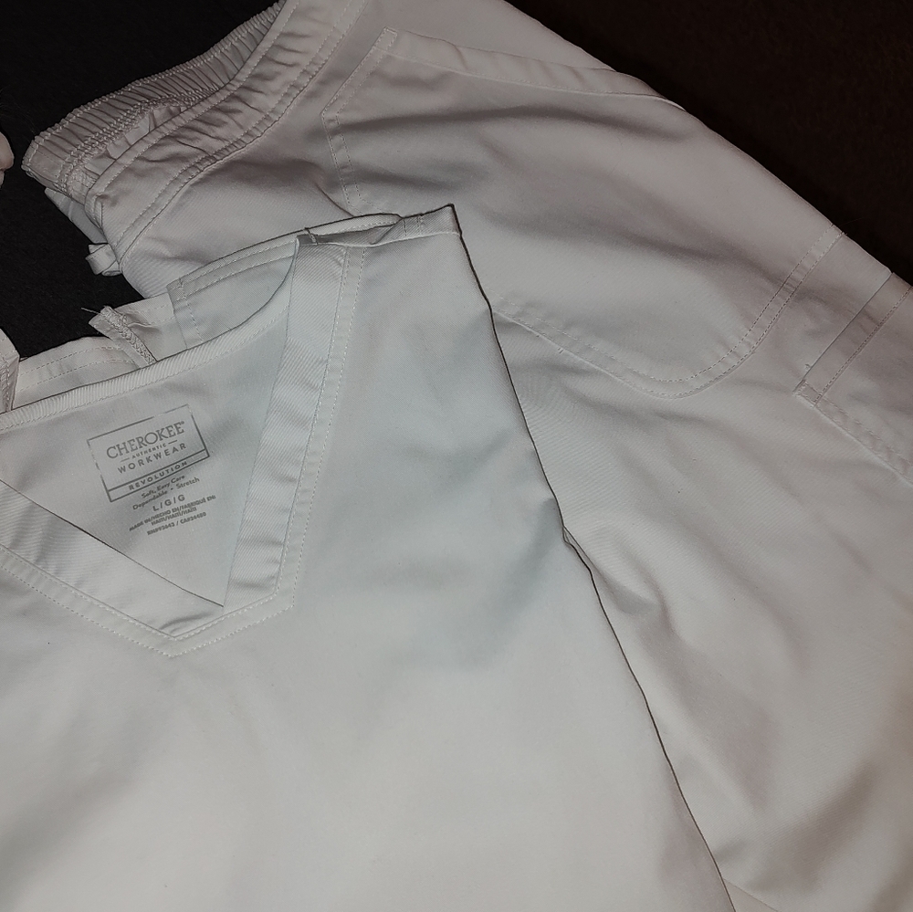 Cherokee Workwear Revolution Scrubs (2 Tops (LG) + 1 Bottom (XL))